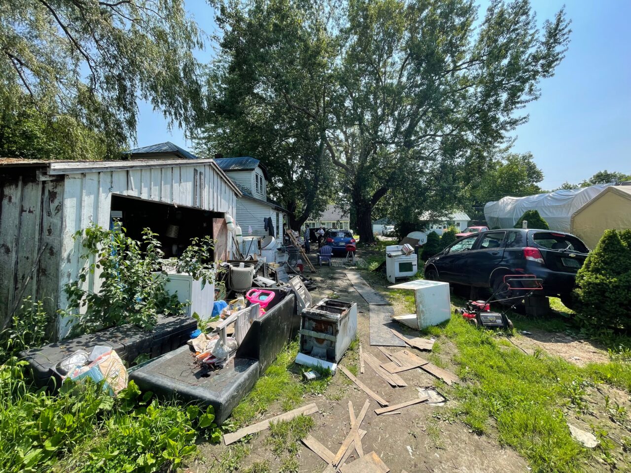 Exterior Driveway Facing South (1)